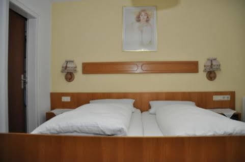 Gasthof Rohrig Guest House ชมาลเลนแบร์ก ภายนอก รูปภาพ